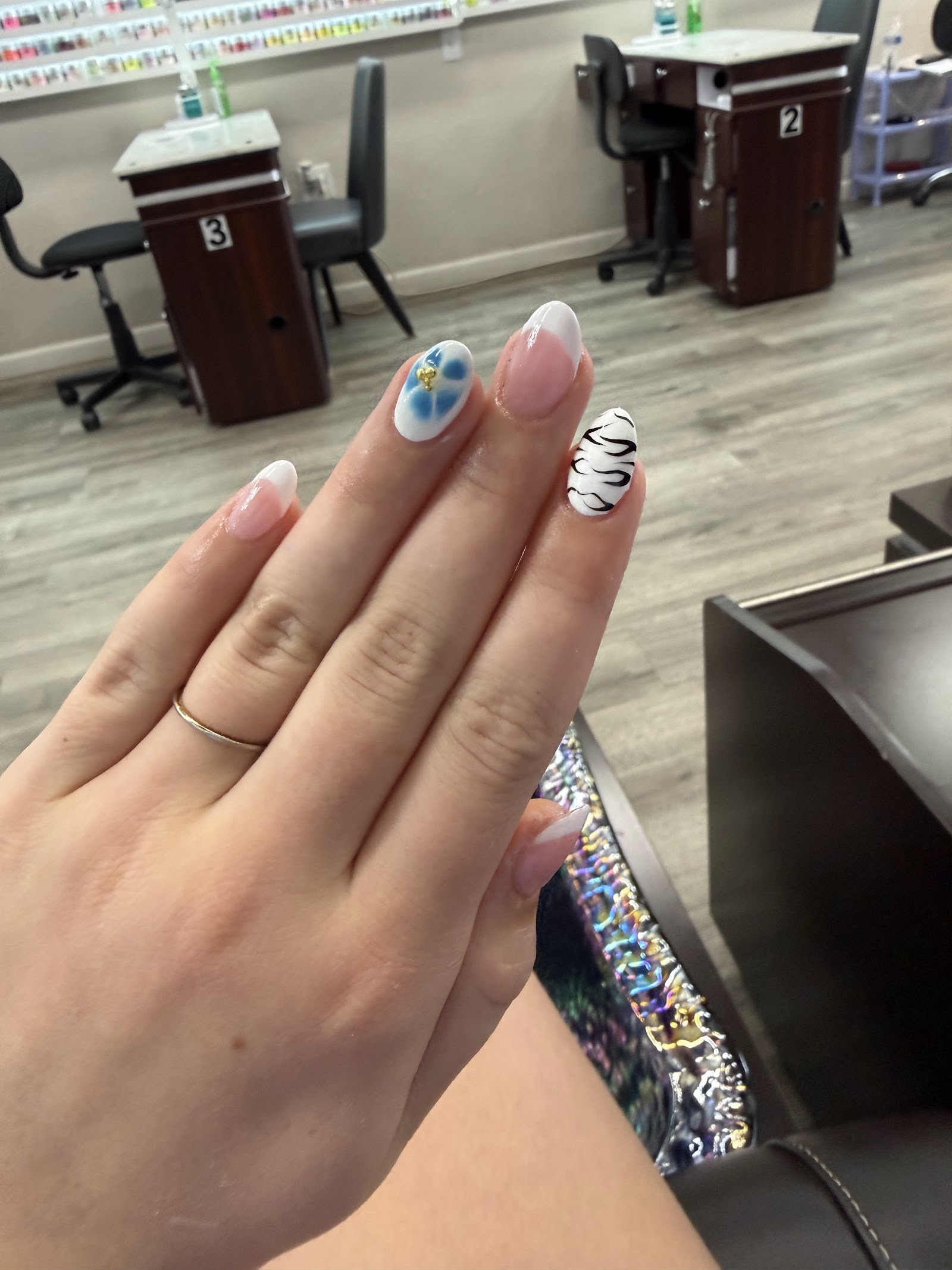 Sunshine Nails & Lashes nail photo 3